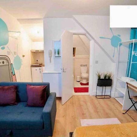 Charming Studio In Golders Green Лондон Екстериор снимка